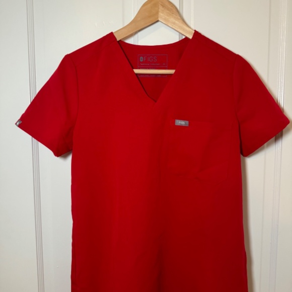 Figs scrub set with Catarina top and Zamora bottom (XS/XS) in Winning Red - Picture 2 of 4